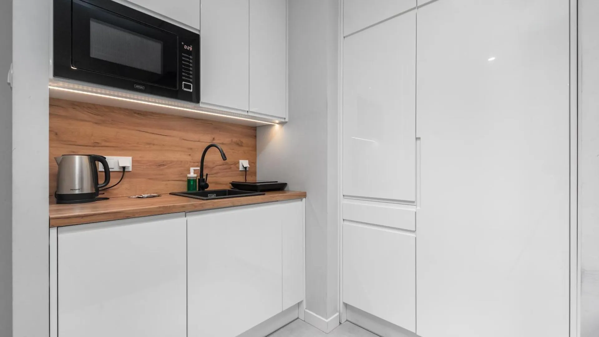 Kasprzaka 29 E-J By Homeprime Warsaw 0*,